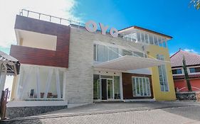 Hotel O Batu Near Jatim Park Formerly Villa Bukit Panderman Residence